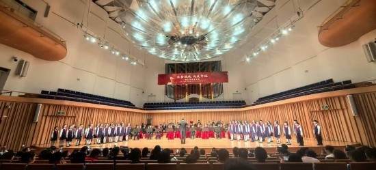 重慶大學(xué)城樹人小學(xué)校管樂團(tuán)參加比賽。