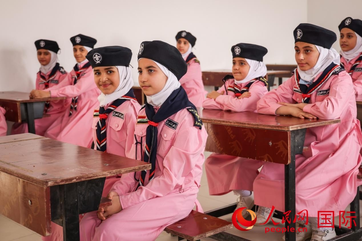 阿爾穆塔?阿里卡特國(guó)際學(xué)校的學(xué)生在教室內(nèi)上課。人民網(wǎng)記者 薛丹攝