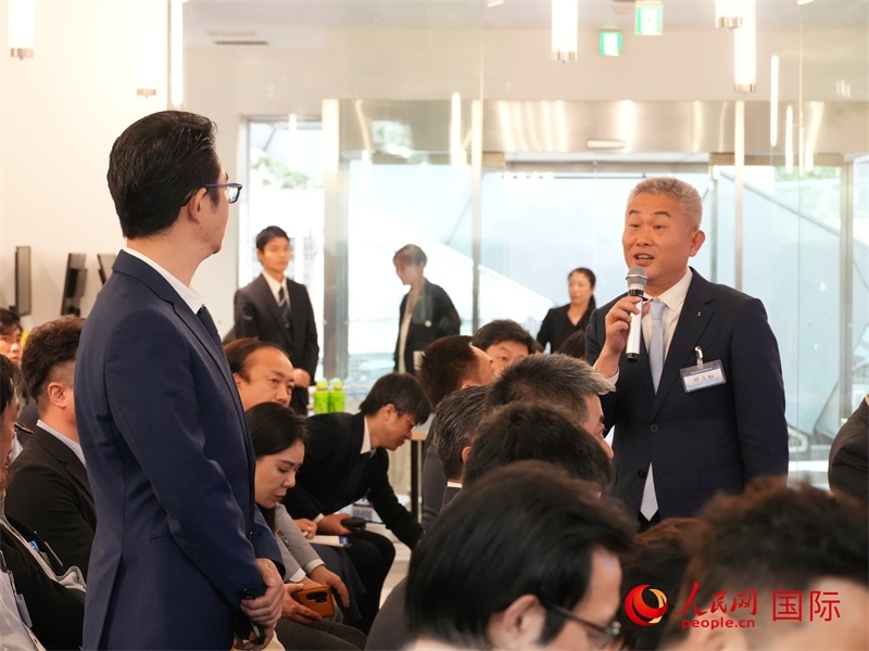 參會企業(yè)與海南代表團(tuán)積極交流。