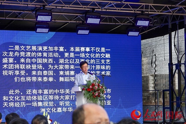 中國駐法蘭克?？傤I事黃昳揚在致辭中對龍舟賽表示熱烈祝賀。人民網 依琳攝