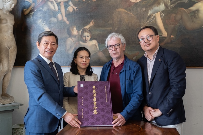 圖片說明：捐贈儀式現(xiàn)場。 張錫琪攝