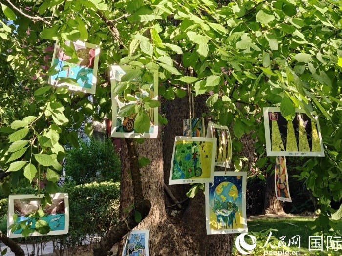 兒童環(huán)保繪畫展覽。人民網(wǎng)記者 李明攝