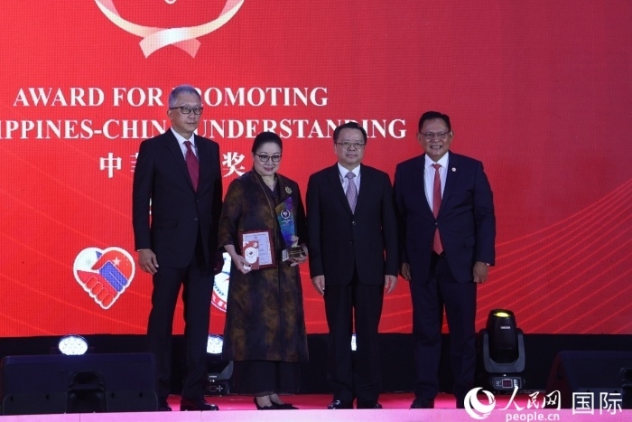 菲律賓前參議員許爾琦榮獲“終身成就獎(jiǎng)”。人民網(wǎng)記者 樊帆攝